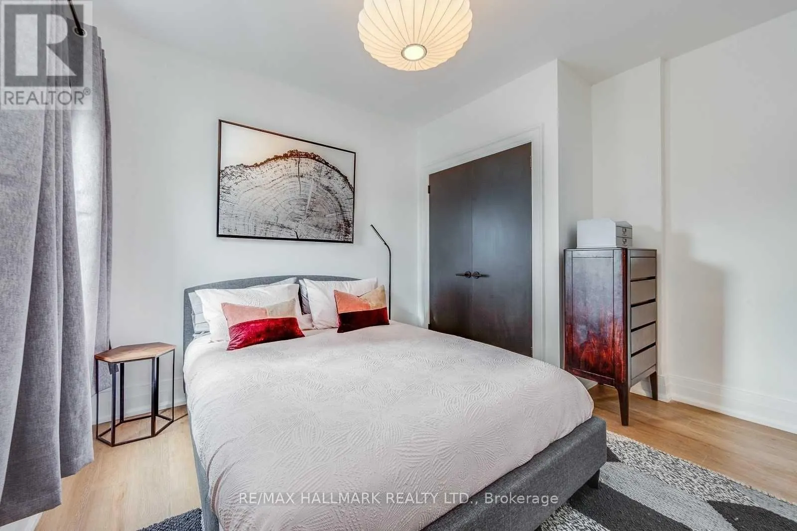302 - 1340 KING STREET W