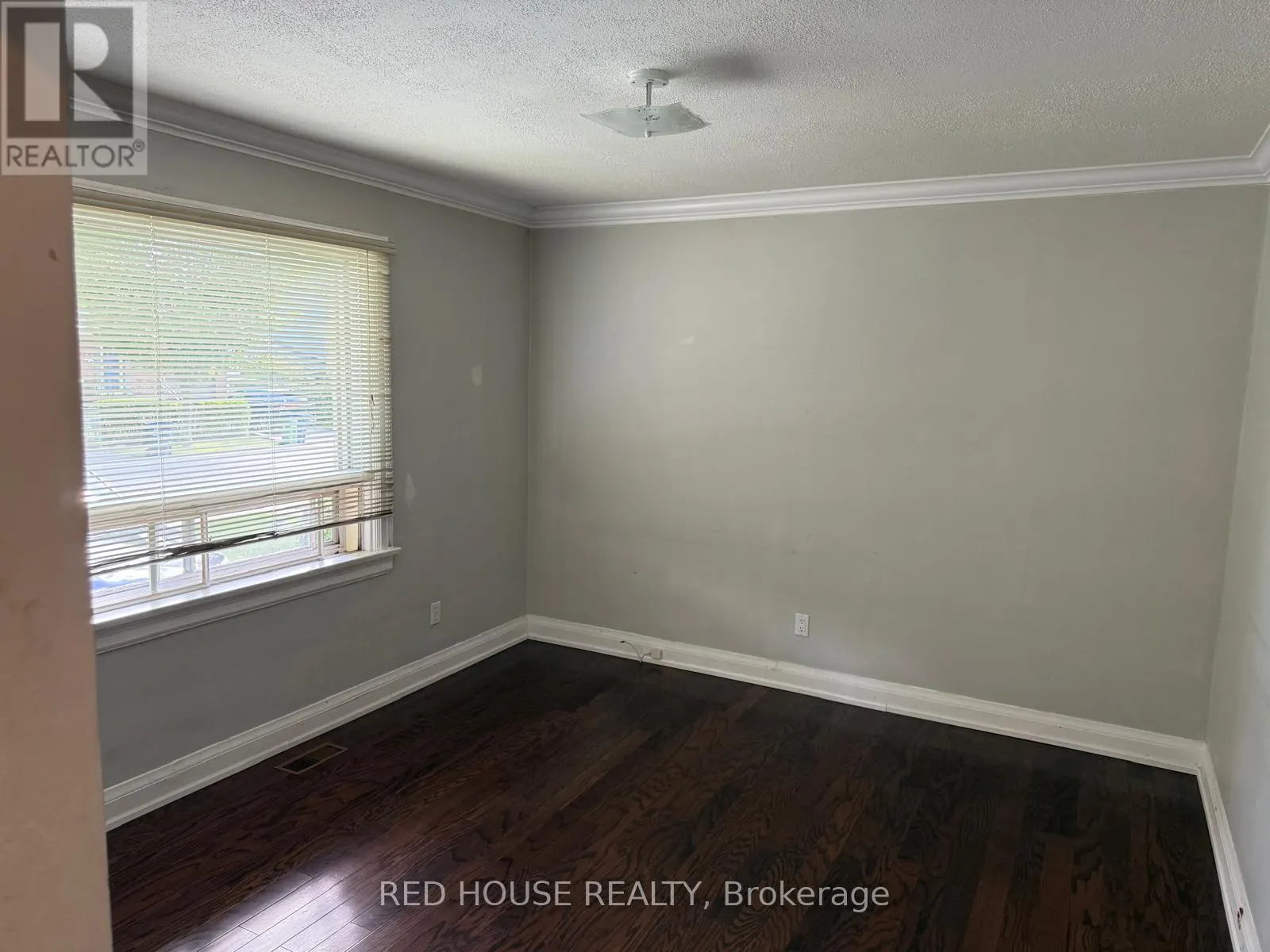 UPPER - 22 BIRCHLEA AVENUE
