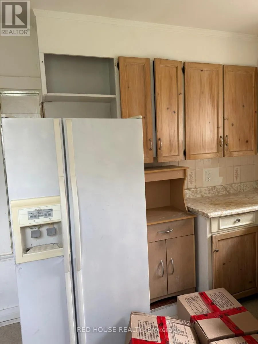 UPPER - 22 BIRCHLEA AVENUE