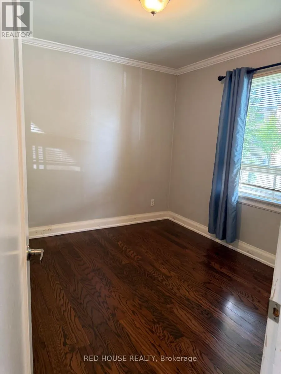 UPPER - 22 BIRCHLEA AVENUE
