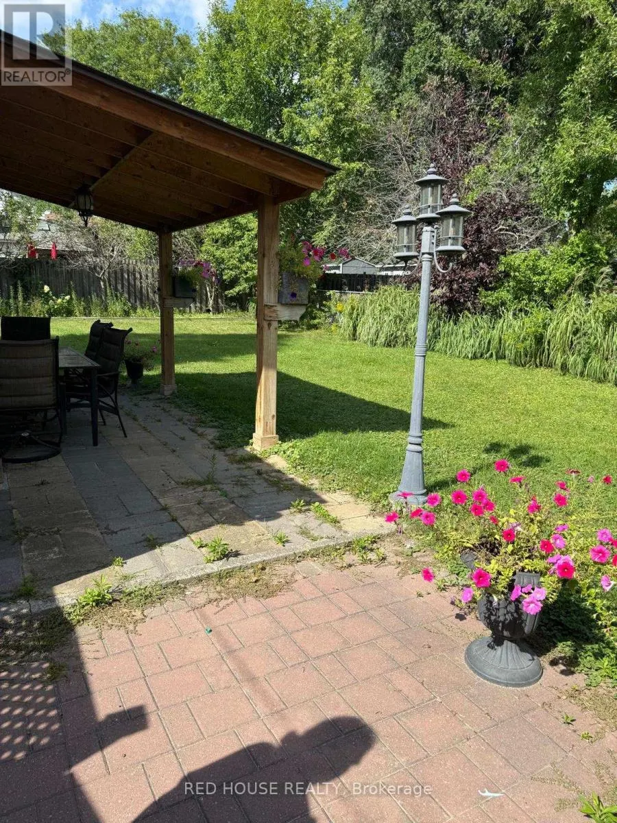 UPPER - 22 BIRCHLEA AVENUE