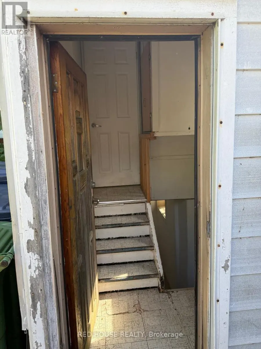 UPPER - 22 BIRCHLEA AVENUE