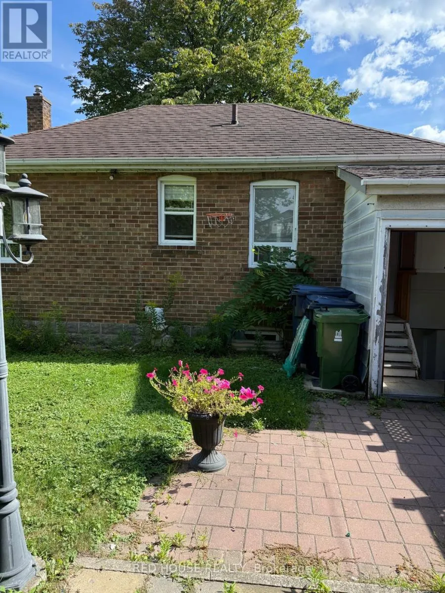 UPPER - 22 BIRCHLEA AVENUE