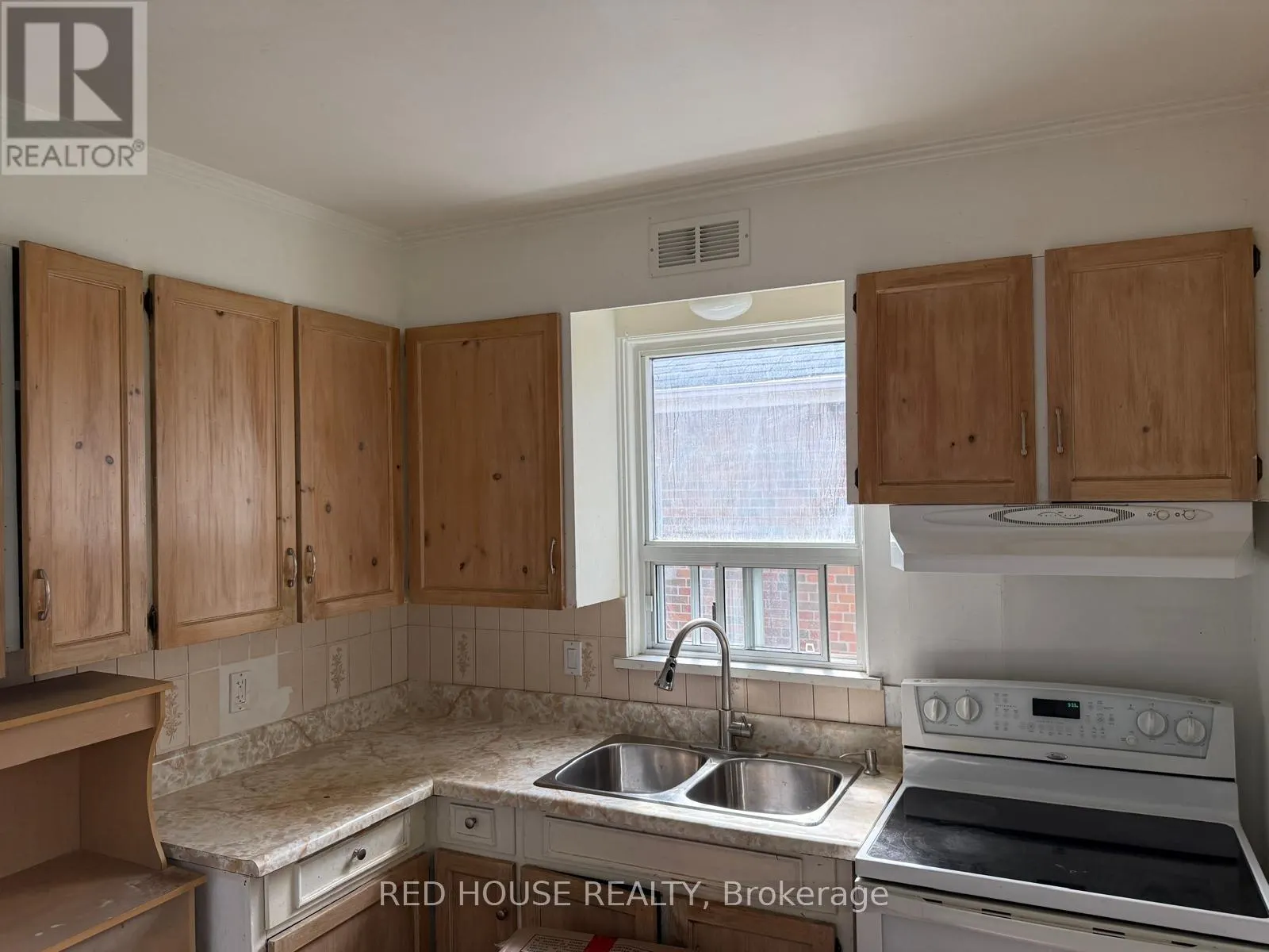 UPPER - 22 BIRCHLEA AVENUE