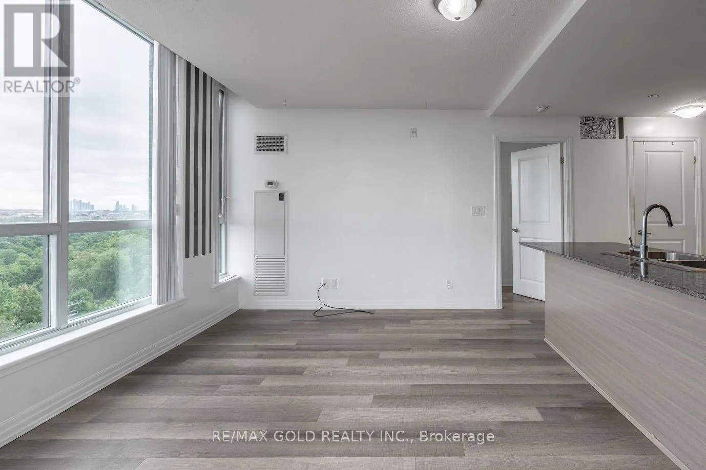 1105 - 80 ESTHER LORRIE DRIVE