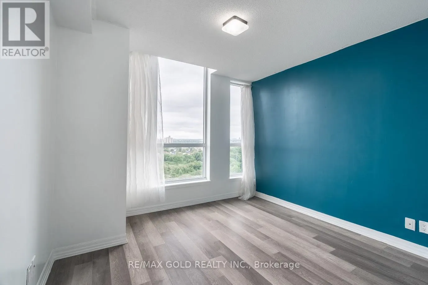 1105 - 80 ESTHER LORRIE DRIVE