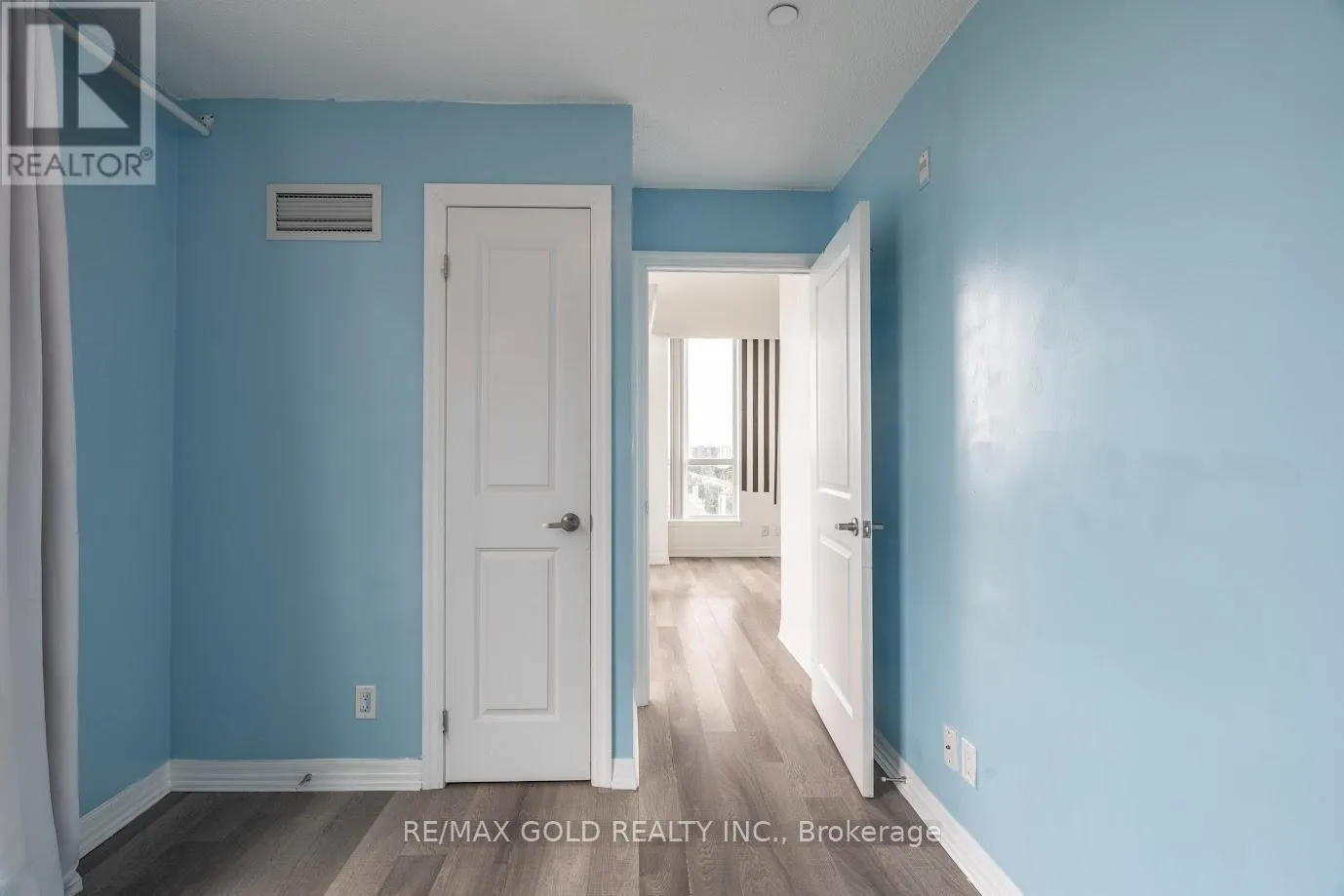1105 - 80 ESTHER LORRIE DRIVE