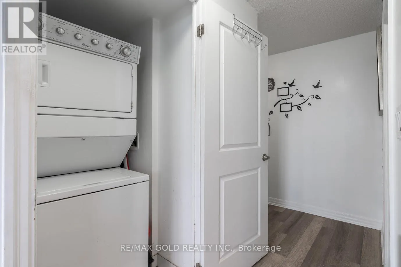 1105 - 80 ESTHER LORRIE DRIVE