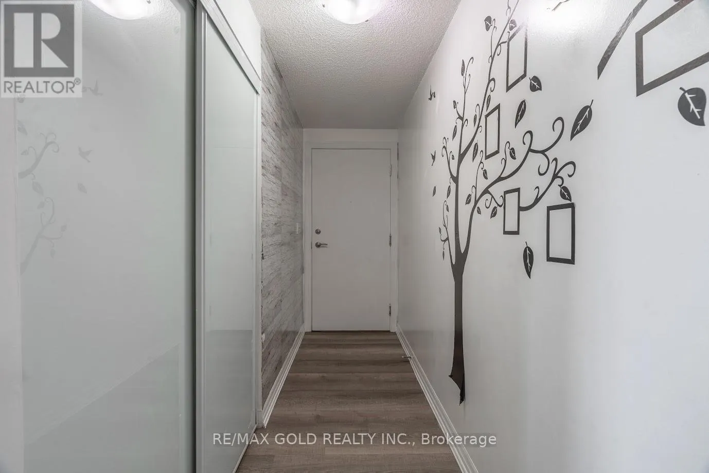 1105 - 80 ESTHER LORRIE DRIVE