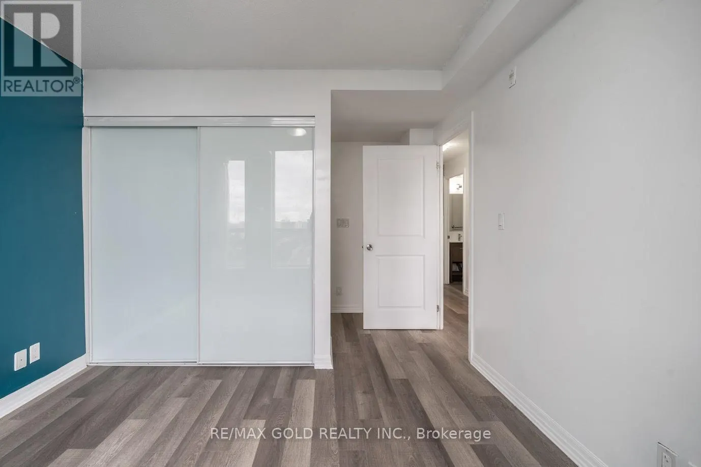 1105 - 80 ESTHER LORRIE DRIVE