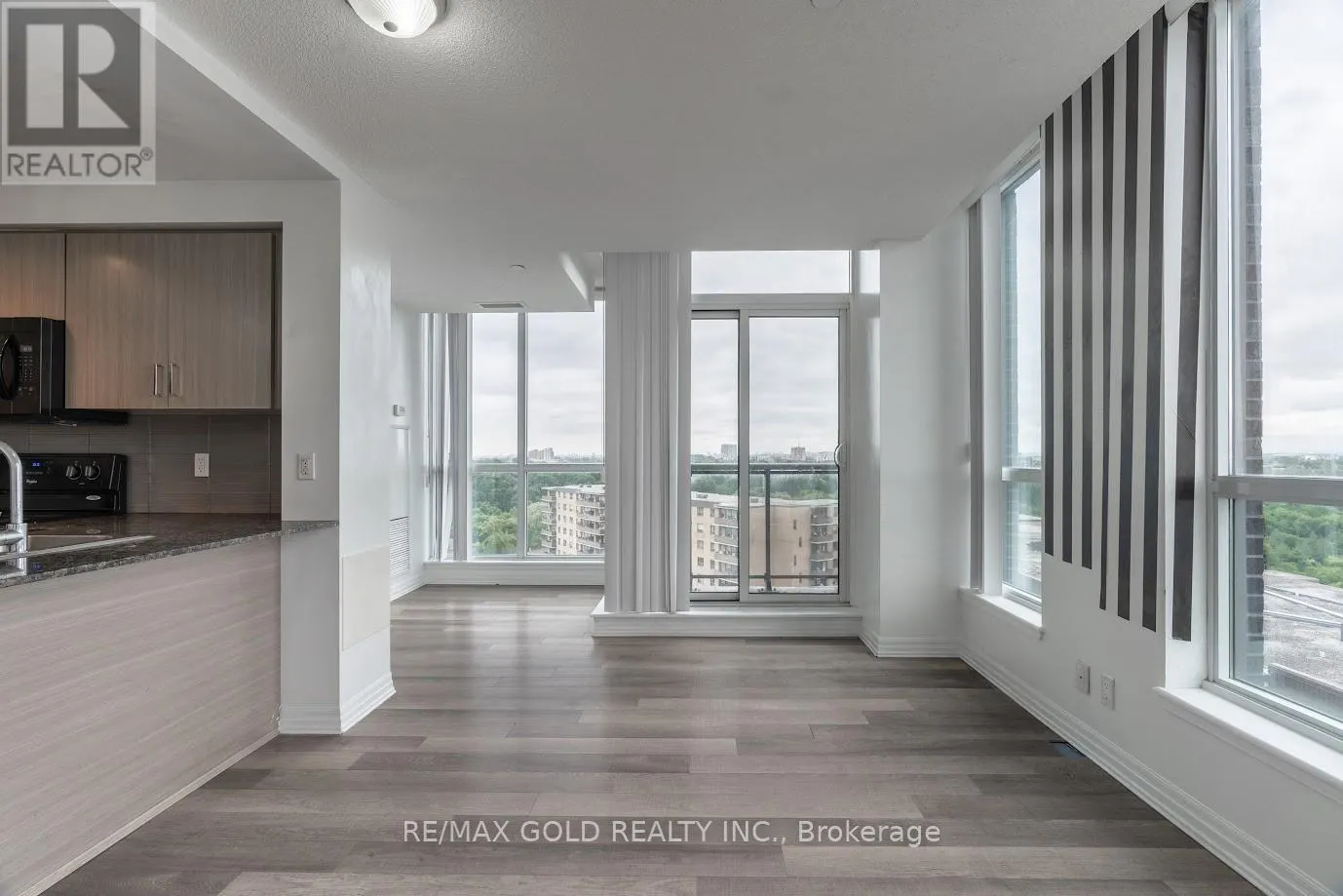 1105 - 80 ESTHER LORRIE DRIVE