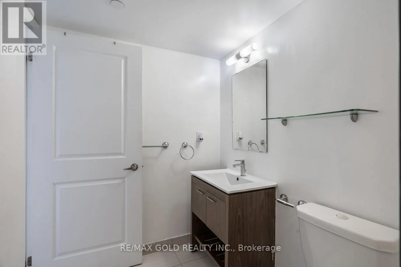 1105 - 80 ESTHER LORRIE DRIVE
