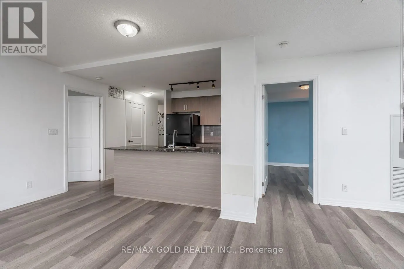 1105 - 80 ESTHER LORRIE DRIVE