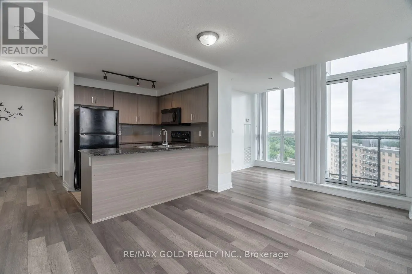 1105 - 80 ESTHER LORRIE DRIVE
