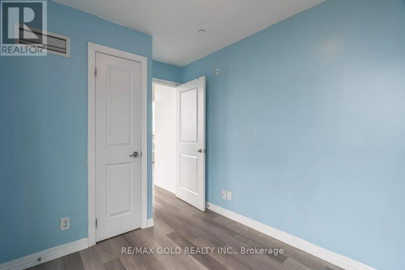 1105 - 80 ESTHER LORRIE DRIVE