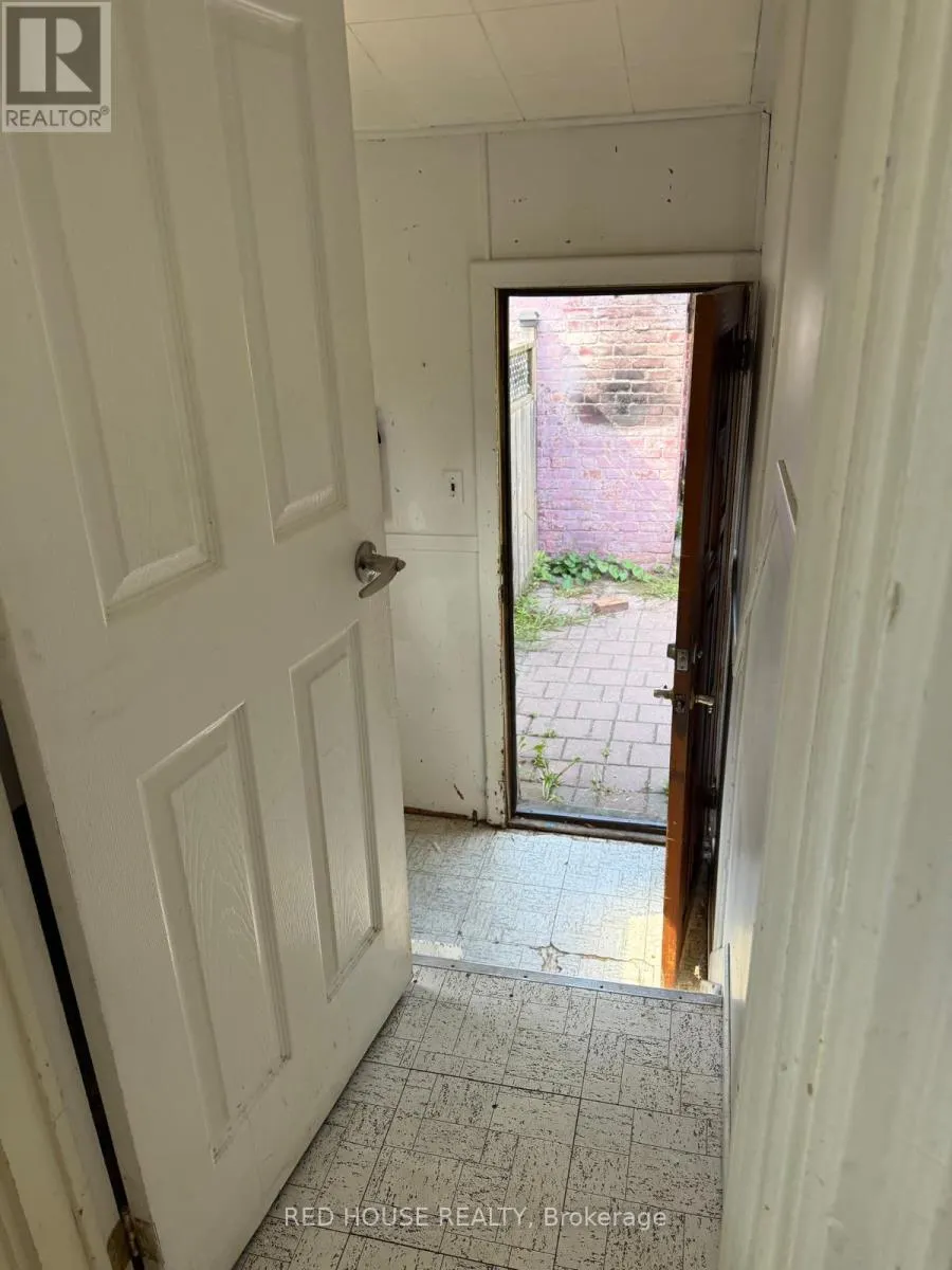 LOWER - 22 BIRCHLEA AVENUE