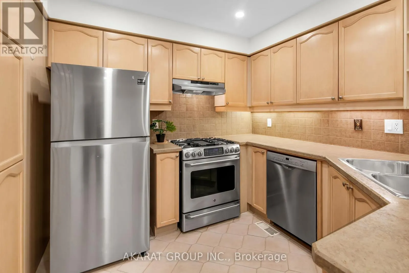 43 - 2250 ROCKINGHAM DRIVE