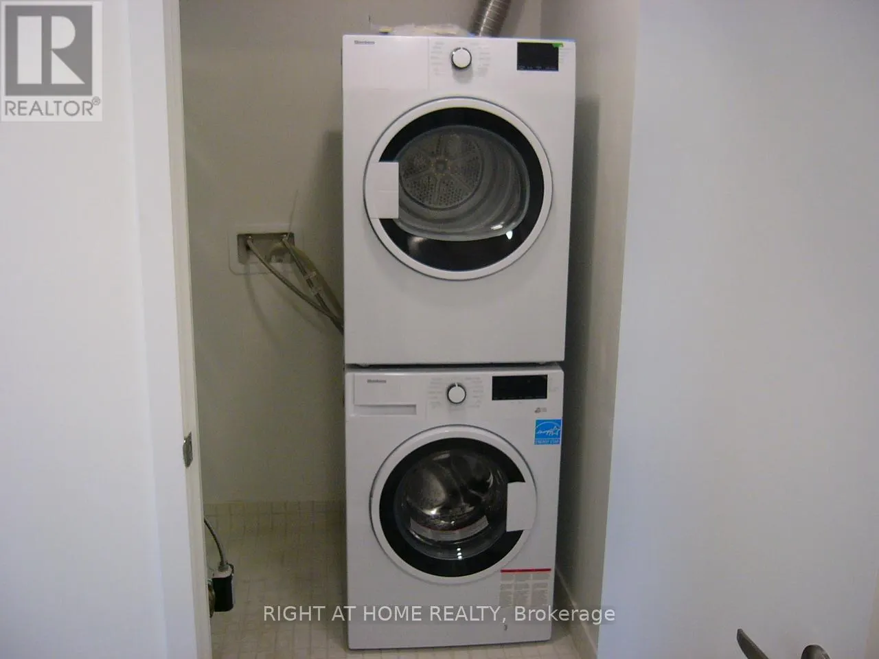 207 - 160 CANON JACKSON DRIVE