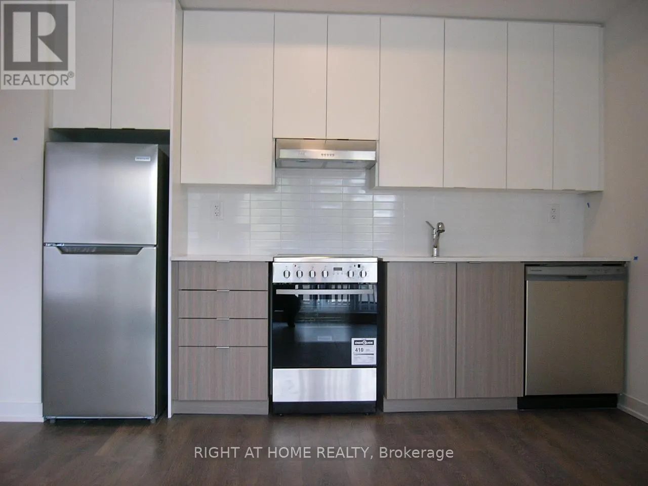 207 - 160 CANON JACKSON DRIVE