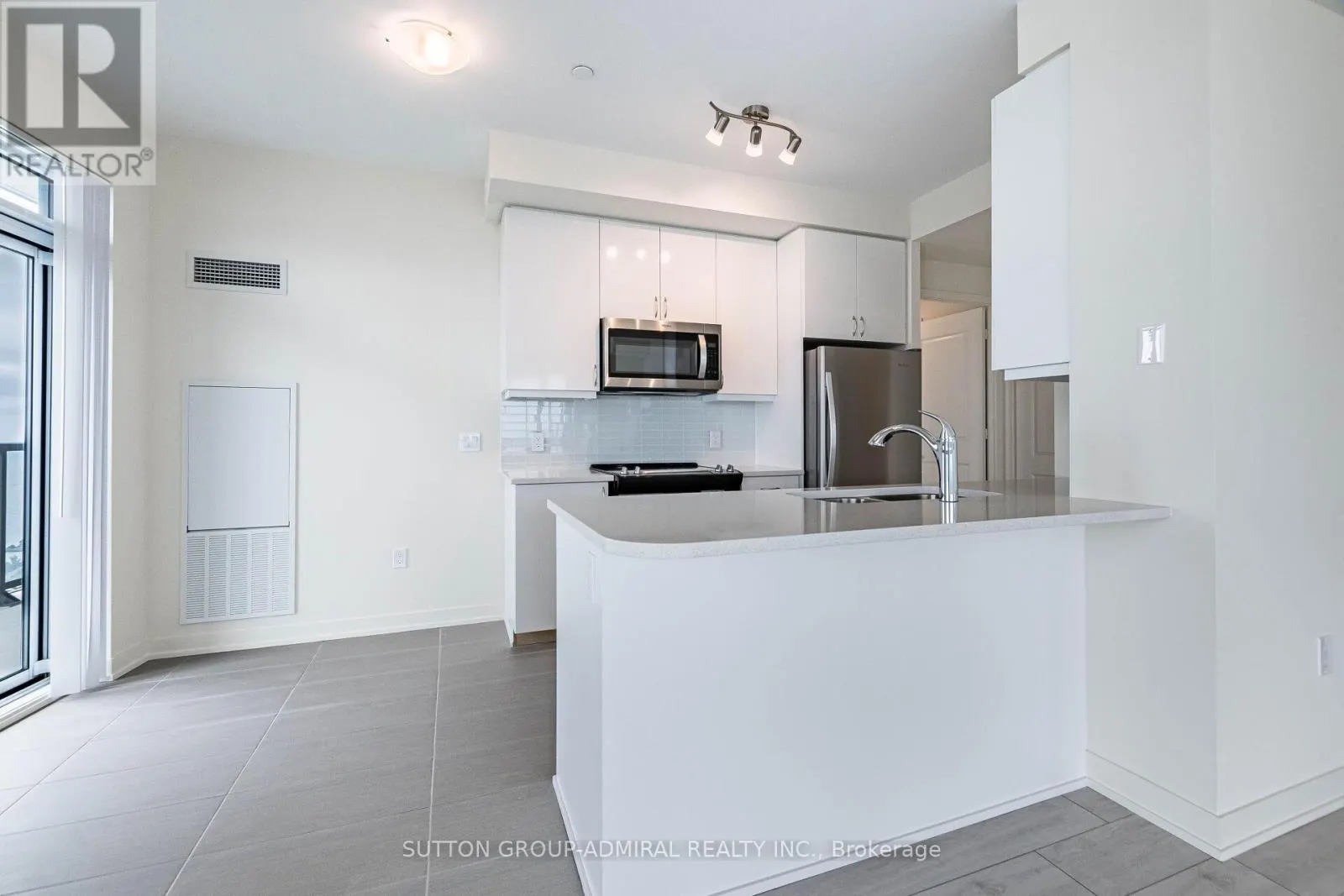 5302 - 38 ANNIE CRAIG DRIVE