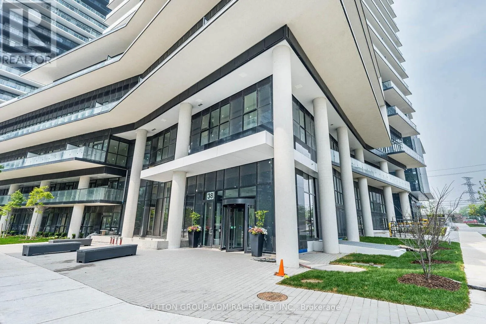 5302 - 38 ANNIE CRAIG DRIVE