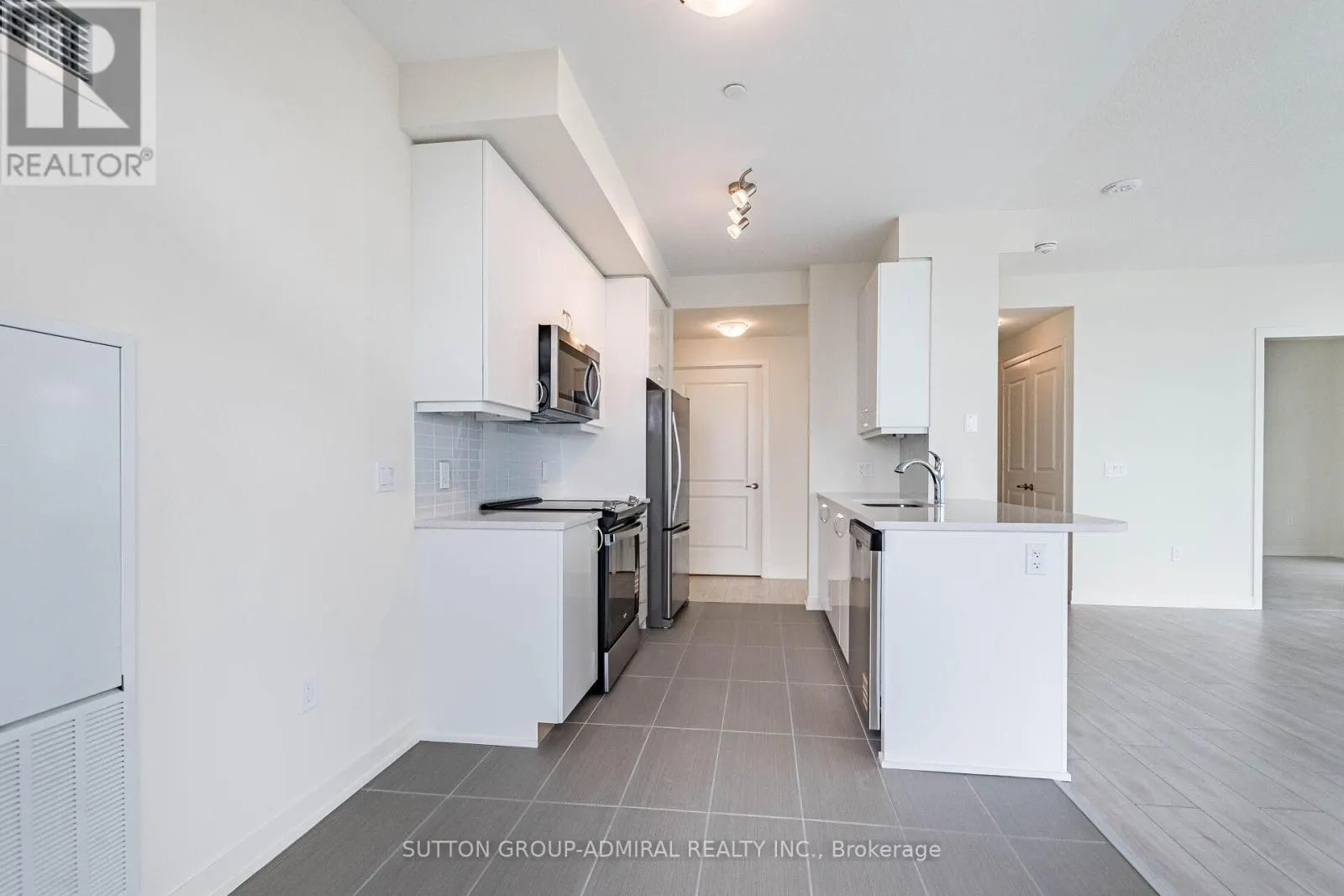 5302 - 38 ANNIE CRAIG DRIVE