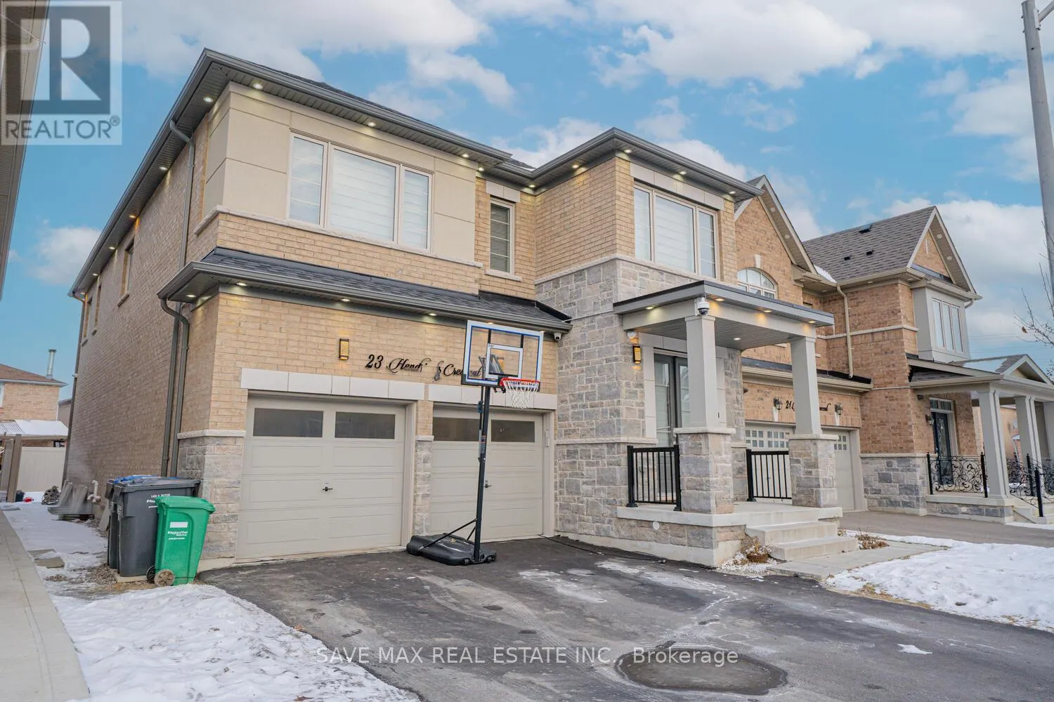 23 HENDRICKS CRESCENT