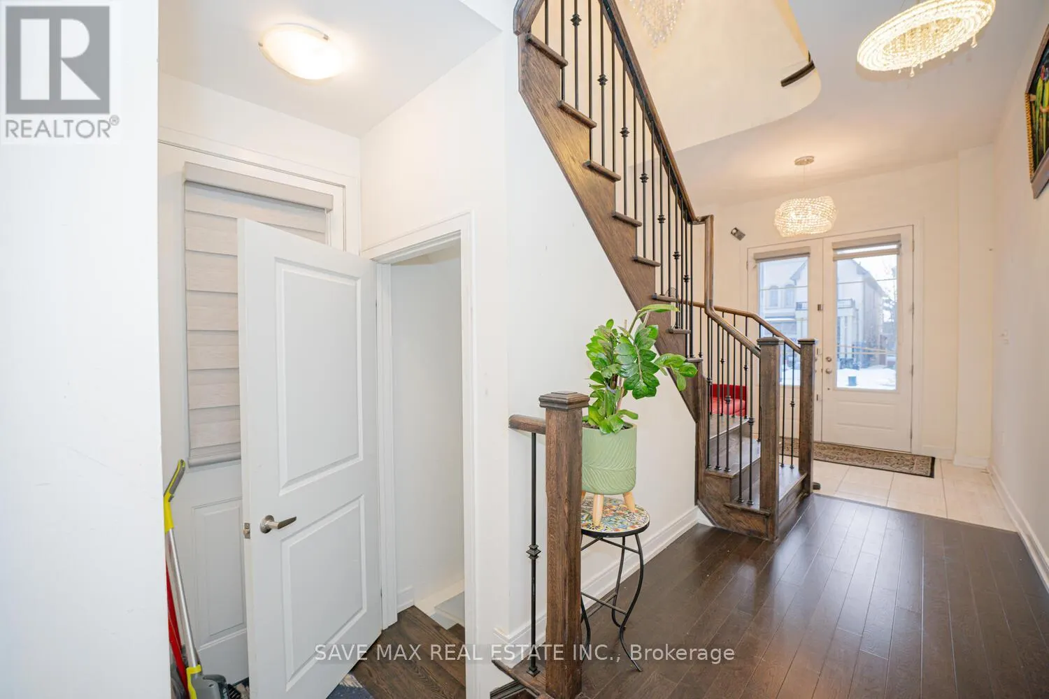 23 HENDRICKS CRESCENT
