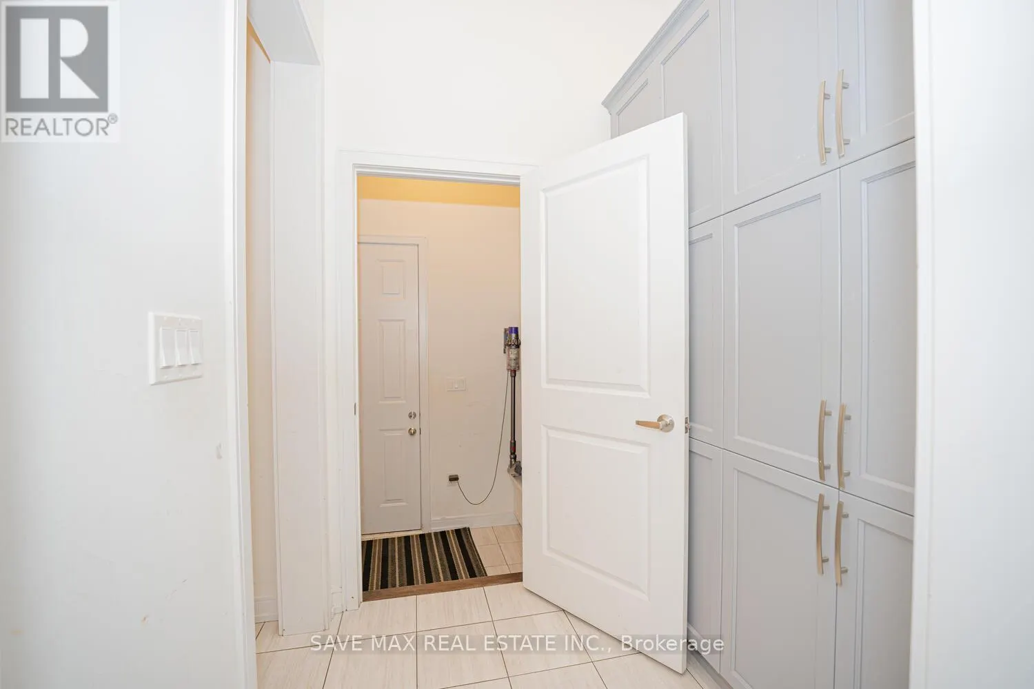 23 HENDRICKS CRESCENT
