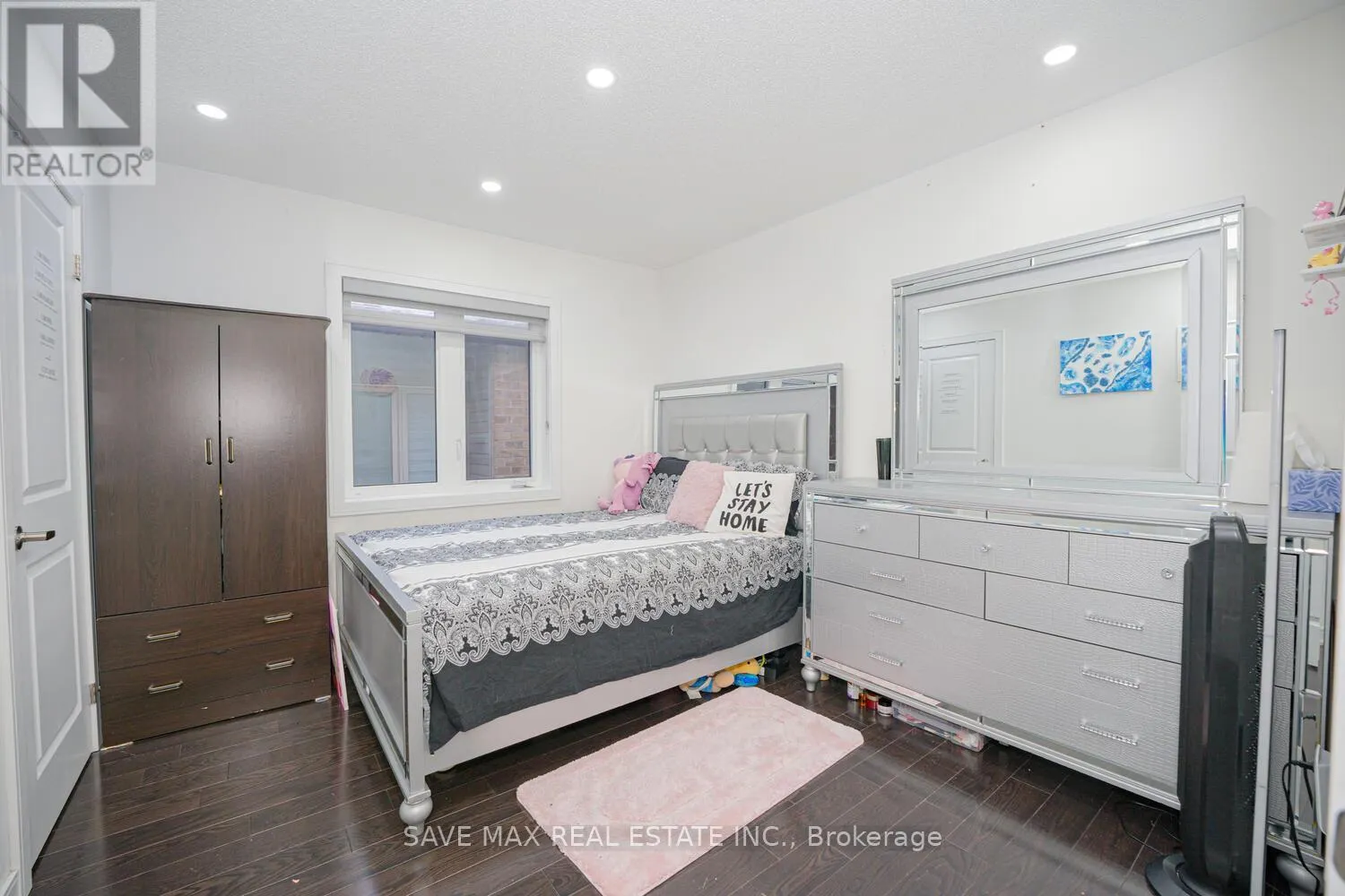 23 HENDRICKS CRESCENT