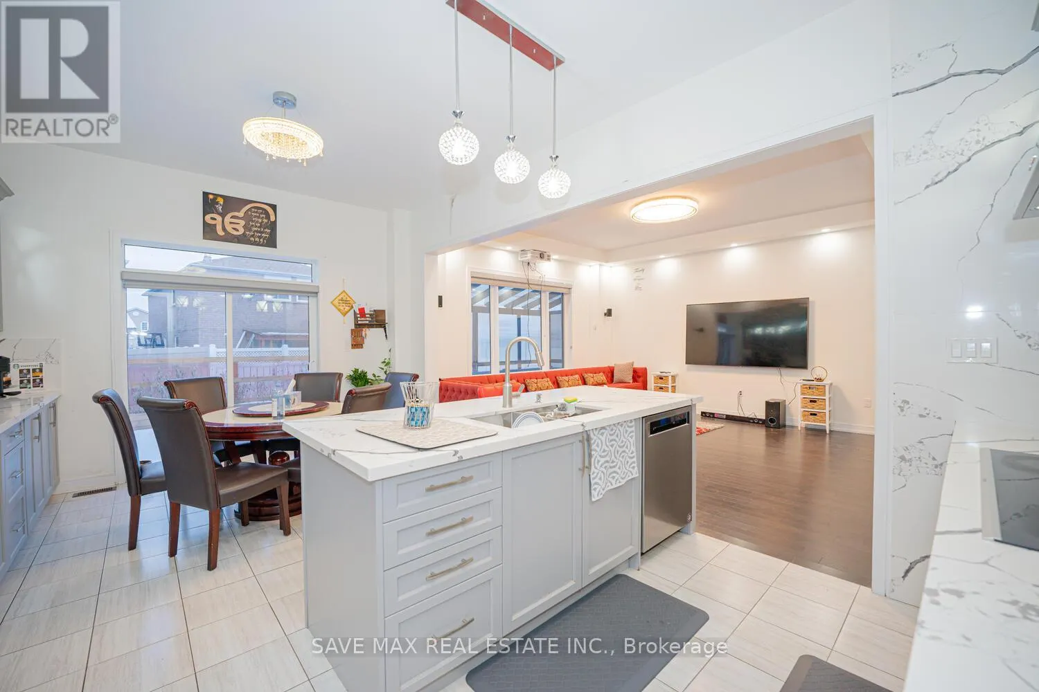 23 HENDRICKS CRESCENT