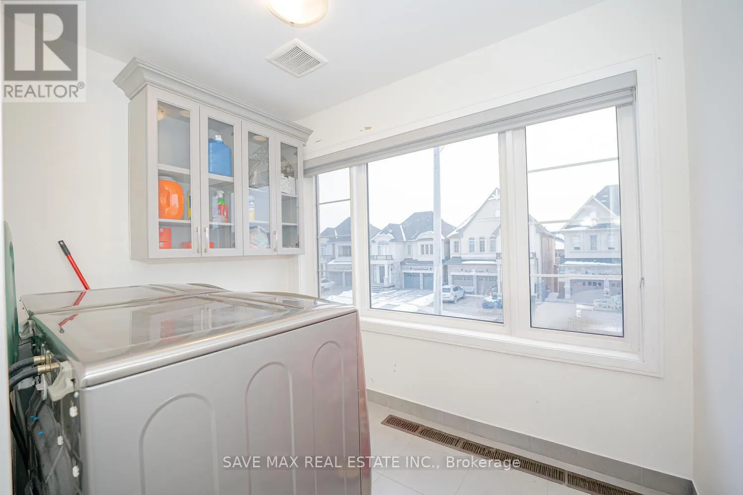 23 HENDRICKS CRESCENT