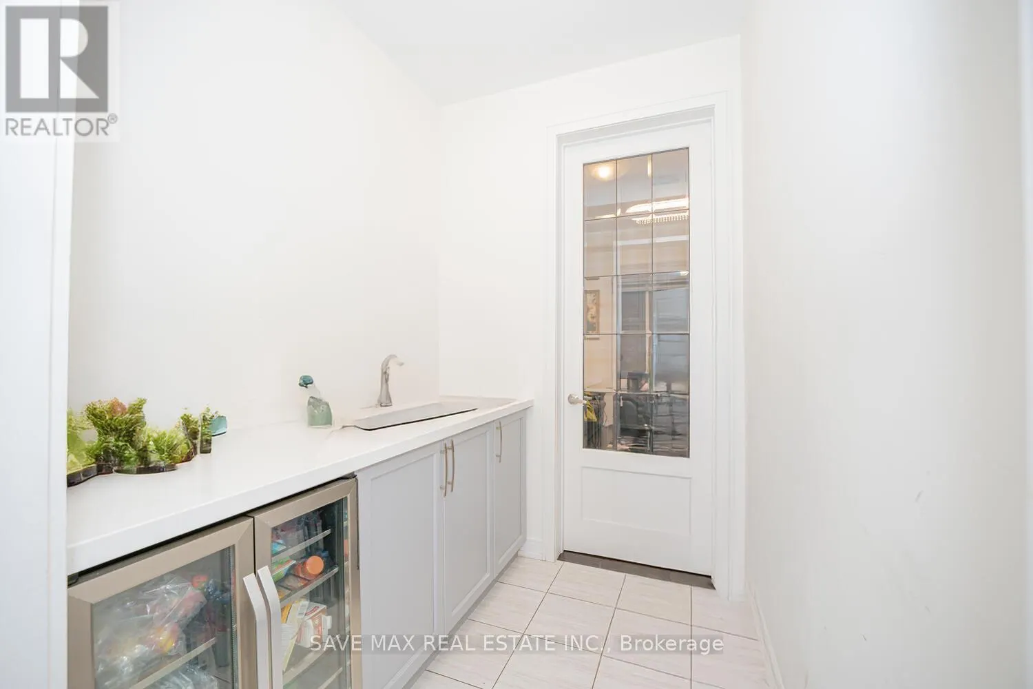 23 HENDRICKS CRESCENT