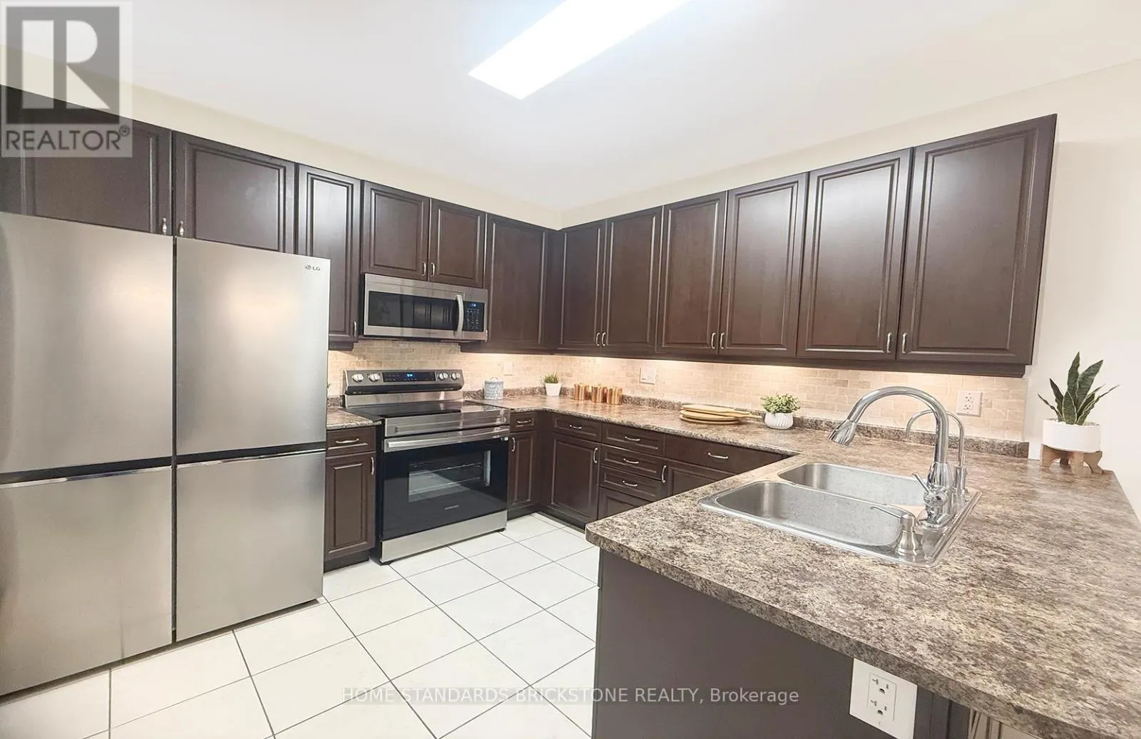2465 QUETICO CRESCENT