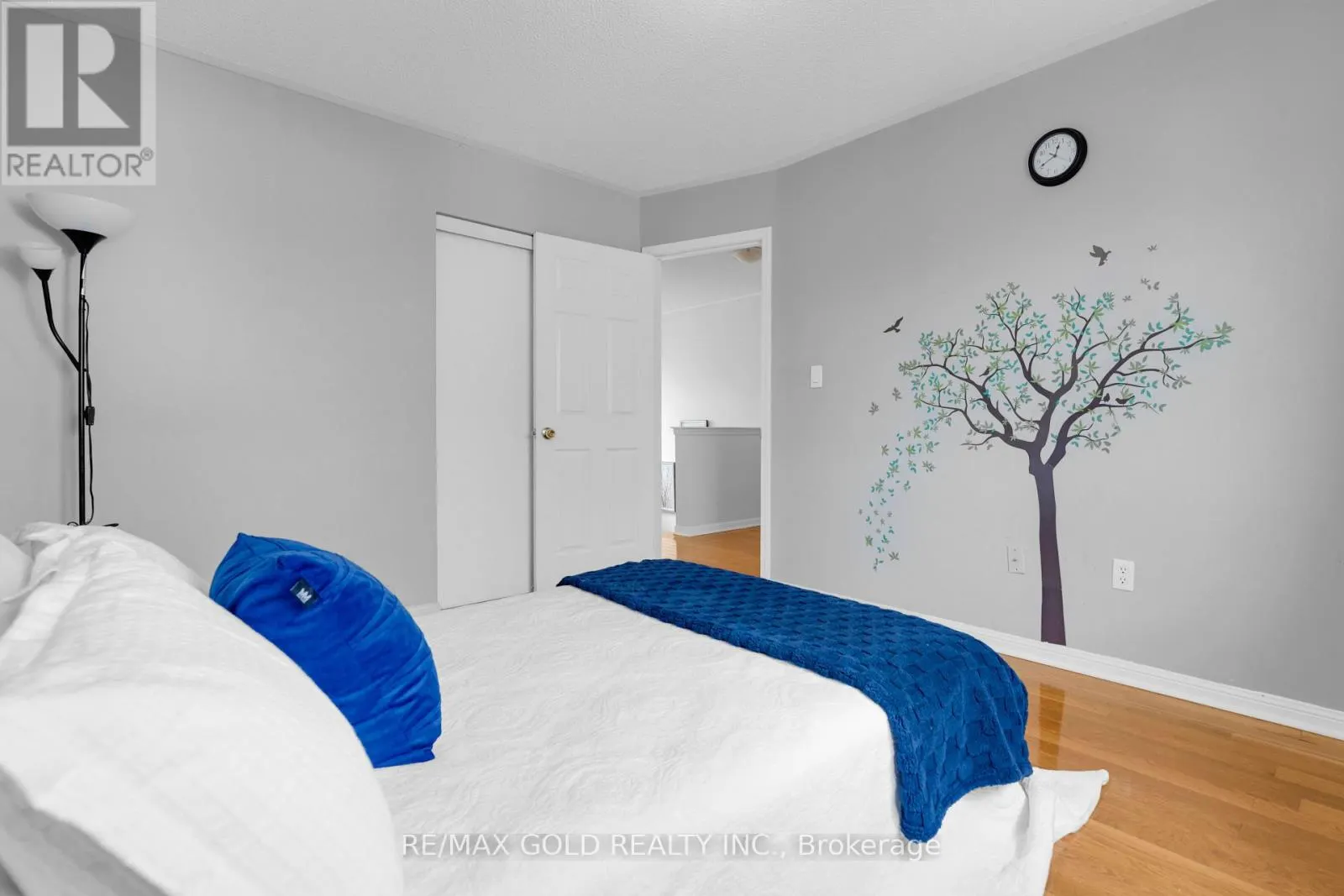 255 BRISDALE DRIVE