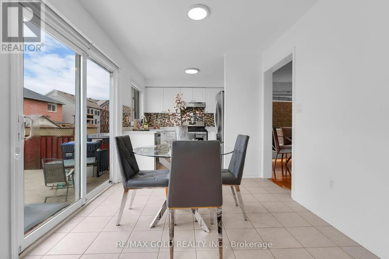 255 BRISDALE DRIVE