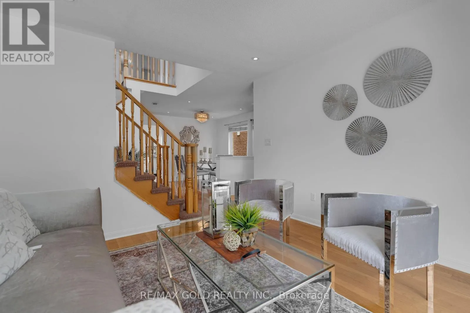 255 BRISDALE DRIVE