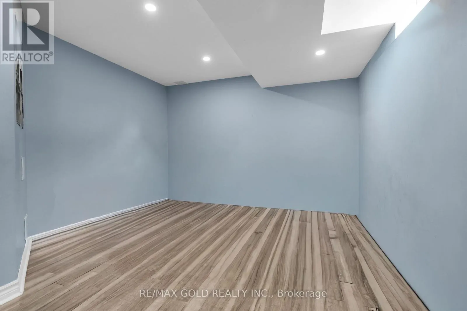 255 BRISDALE DRIVE