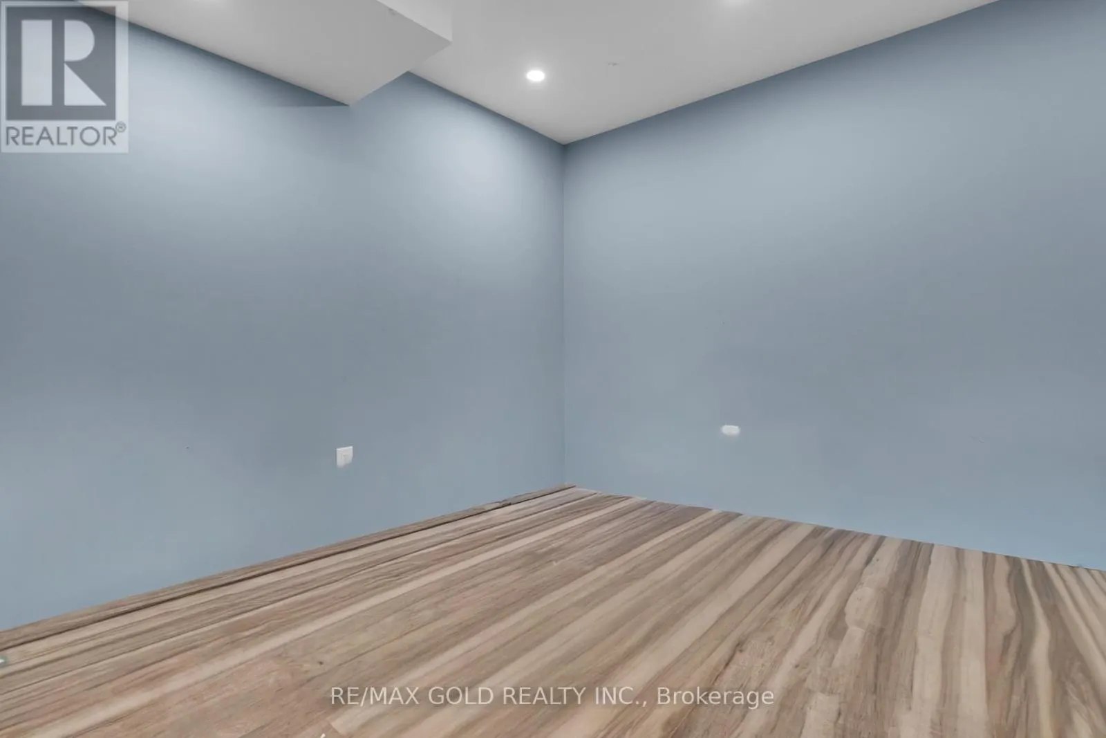 255 BRISDALE DRIVE