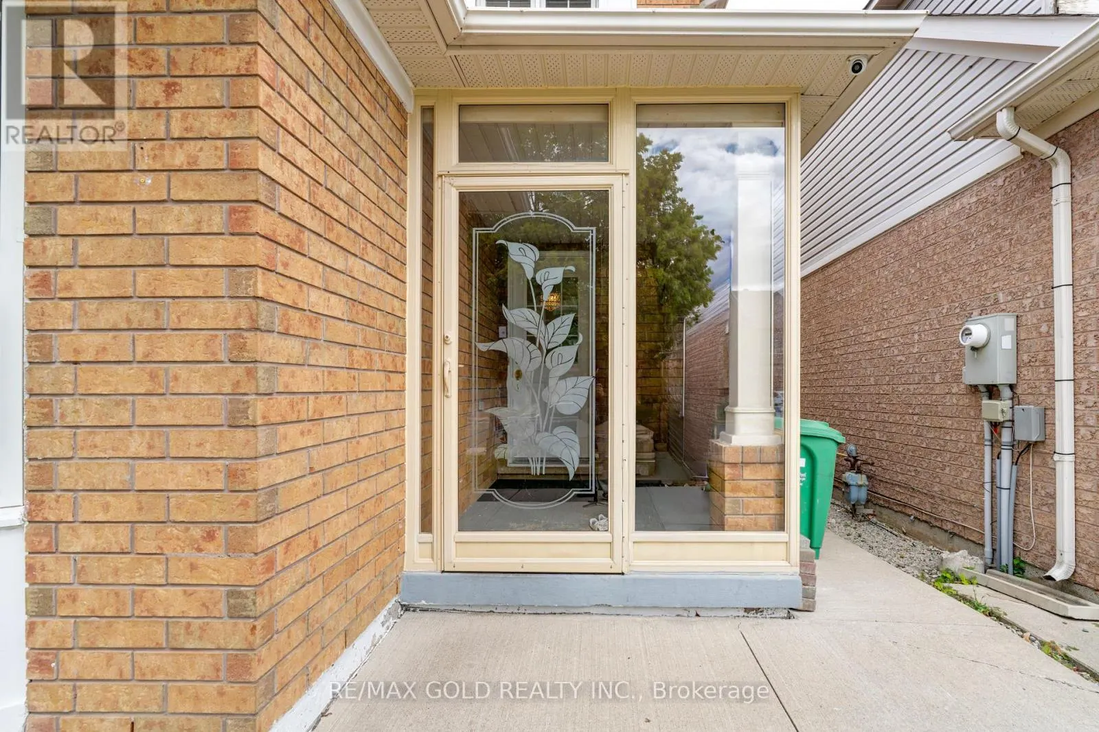 255 BRISDALE DRIVE