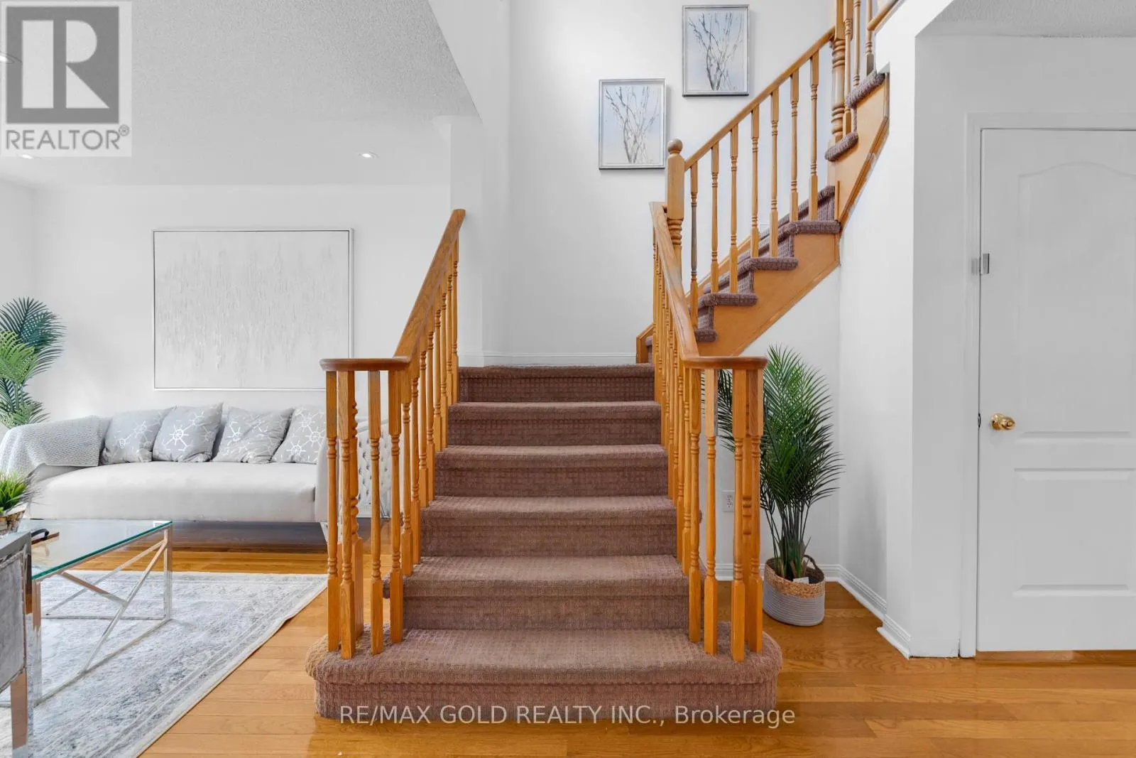 255 BRISDALE DRIVE