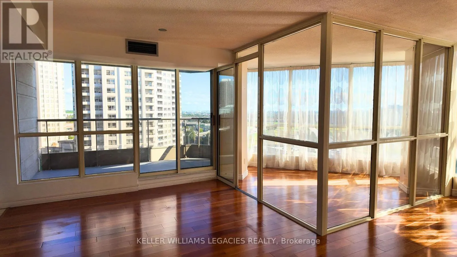 1111 - 55 KINGSBRIDGE GARDEN CIRCLE