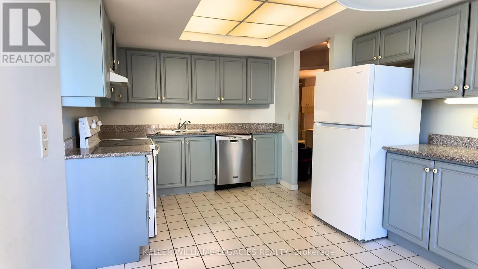 1111 - 55 KINGSBRIDGE GARDEN CIRCLE