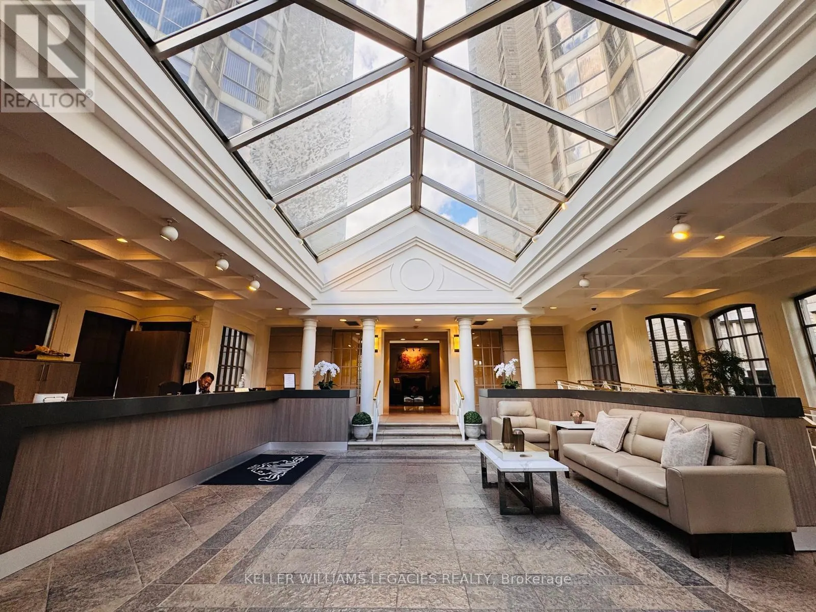 1111 - 55 KINGSBRIDGE GARDEN CIRCLE
