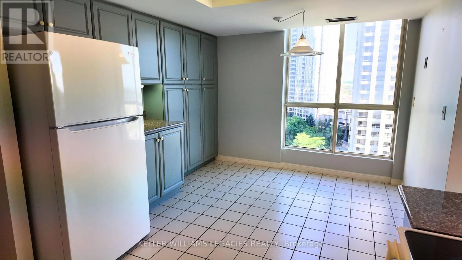 1111 - 55 KINGSBRIDGE GARDEN CIRCLE