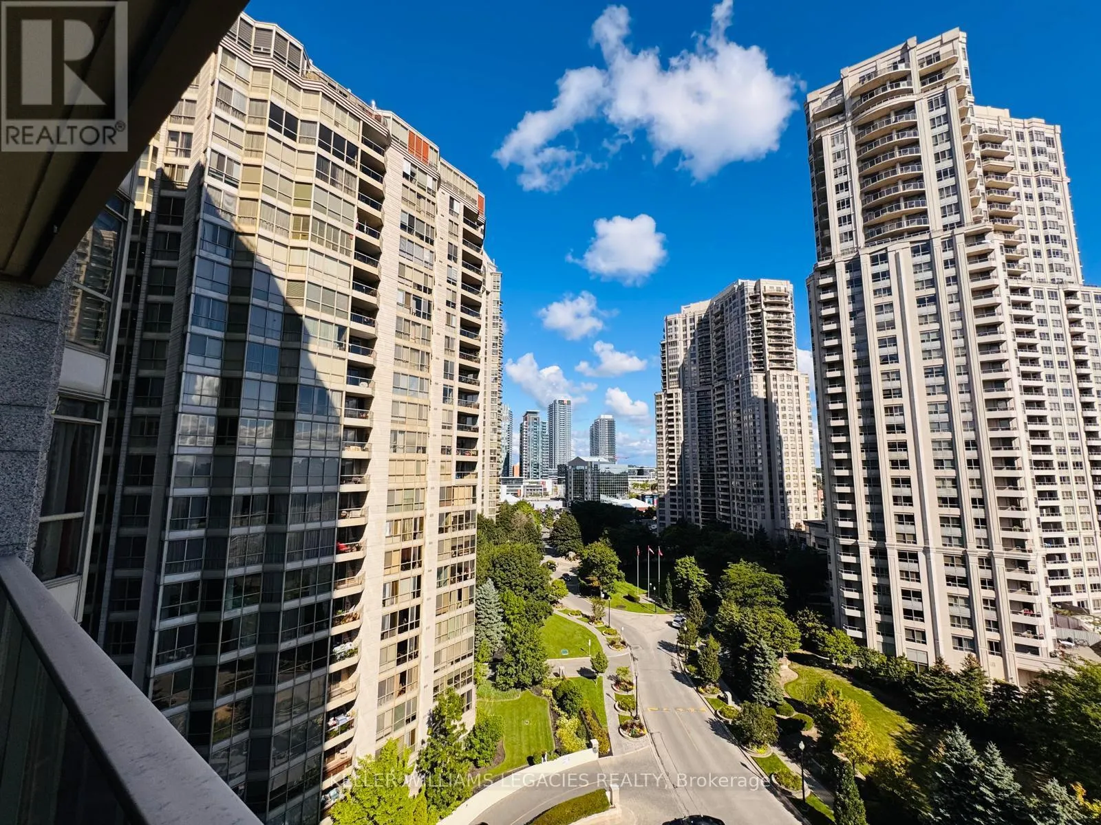 1111 - 55 KINGSBRIDGE GARDEN CIRCLE