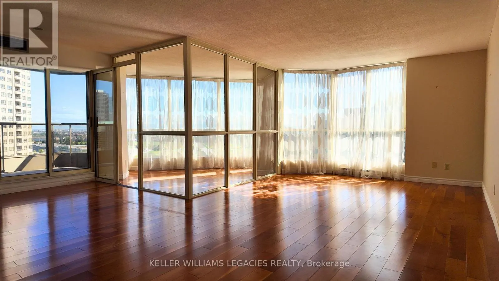 1111 - 55 KINGSBRIDGE GARDEN CIRCLE