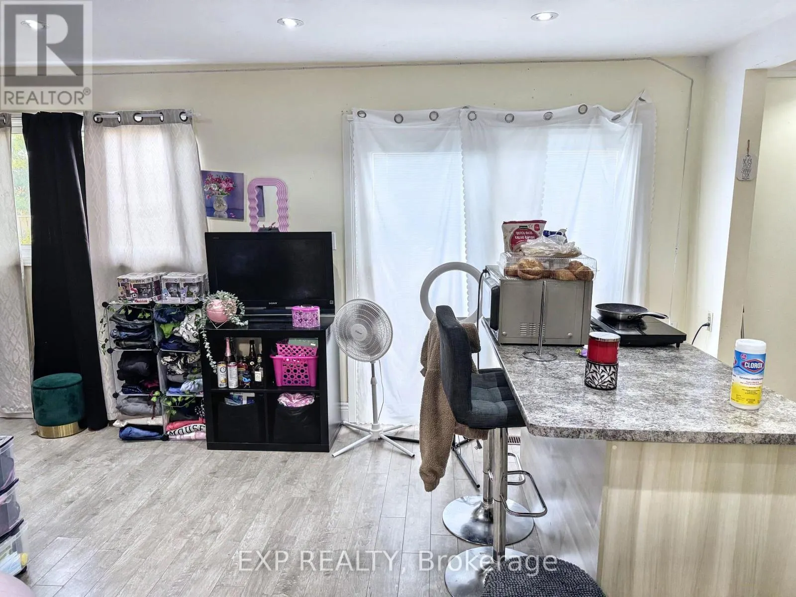 28 POINSETTIA PLACE