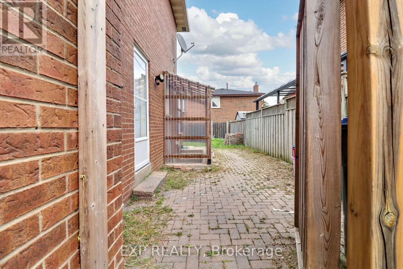 28 POINSETTIA PLACE