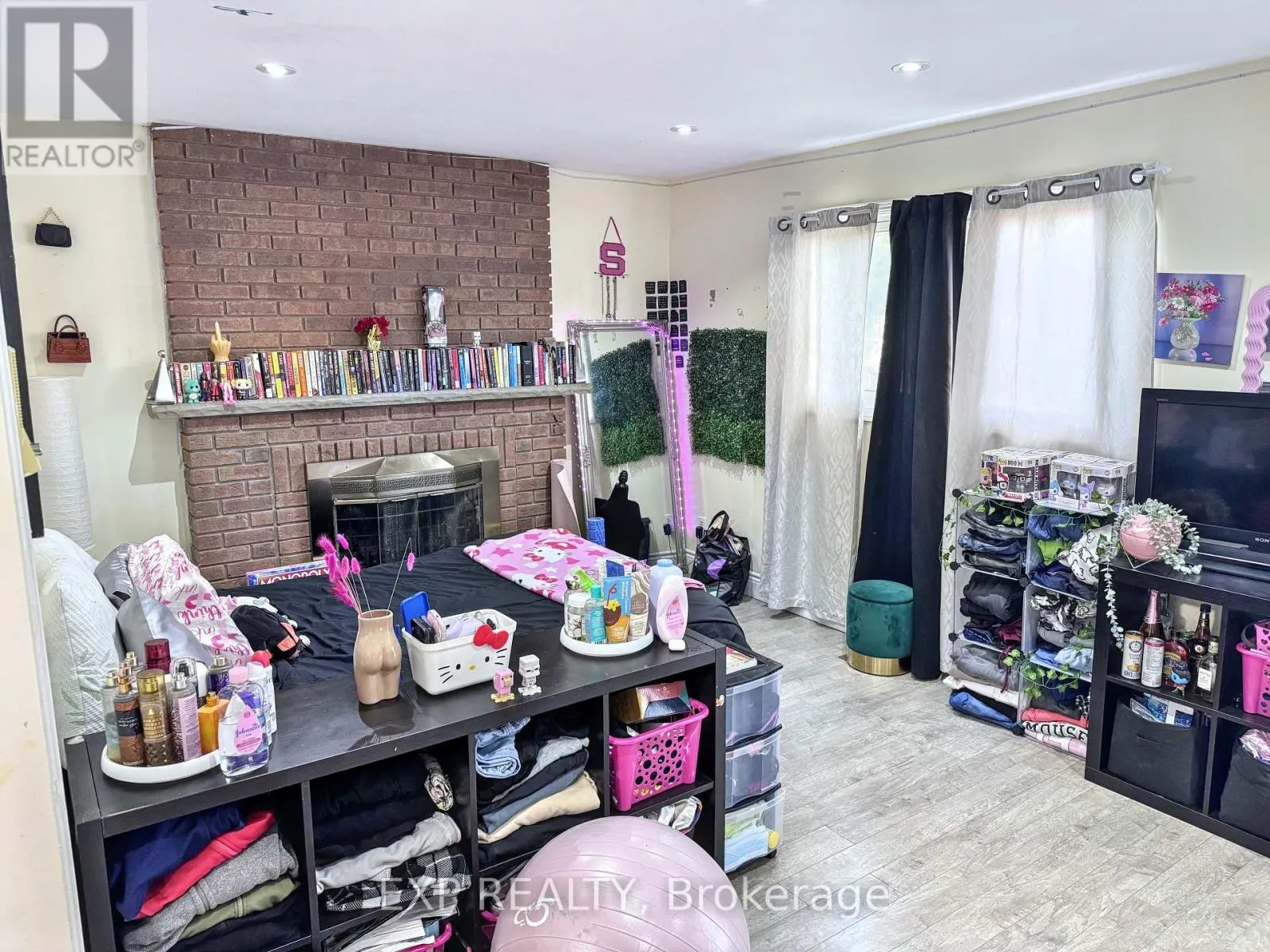 28 POINSETTIA PLACE
